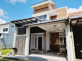 Rumah Cantik 2 lt si Cluster dekat Pintu Tol Klodran SHM Siap Huni