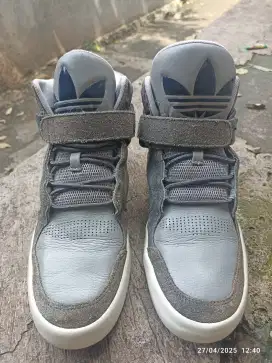 Sepatu adidas rise mid size 42.5/270cm second