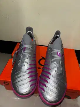 Sepatu Futsal Ortuseight Forte Claws IN