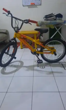 Sepeda BMX Polygon