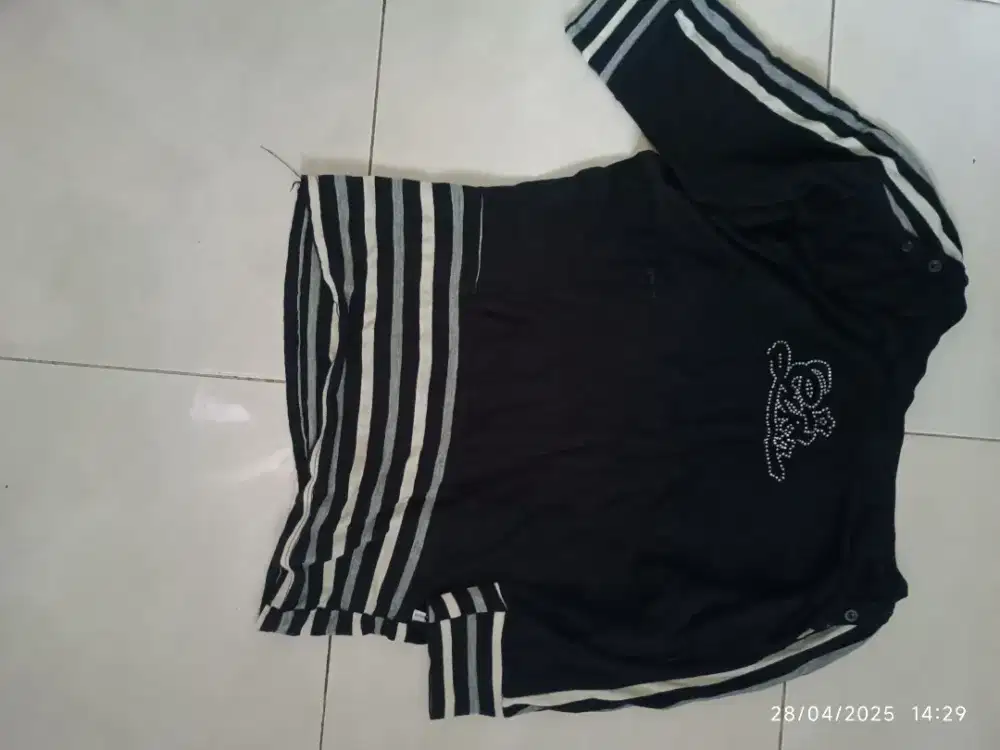 Baju dan atasan wanita