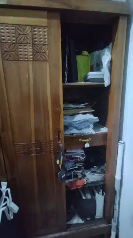 Lemari jati muda