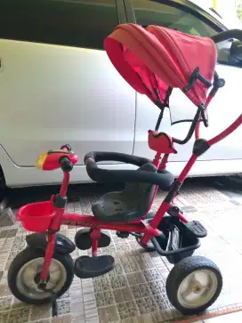 Sepeda roda tiga anak