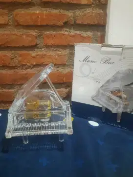 Kotak Musik Piano Akrilik