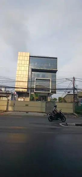 DIJUAL CEPAT GEDUNG PNGGIR JALAN RAYA KEBAYORAN LAMA JAKARTA SELATAN