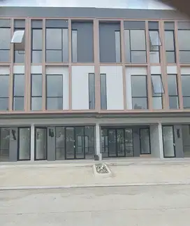 Ruko Baru 3 Lantai Hive Spark South Lippo Cikarang di Jalan Utama