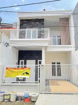 Rumah 2 lantai siap huni