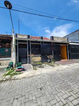 Rumah siap hun lingkungan nyaman lokasi strategis dekat exit tol Solo