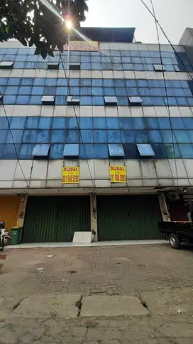 Ruko Gandeng Strategis di RC Veteran Bintaro Jakarta Selatan
