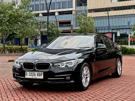 BMW 320i SPORT BLACK