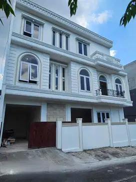 Rumah baru style eropa ada rooftop di lt3 strategis gatsu barat jl8mtr
