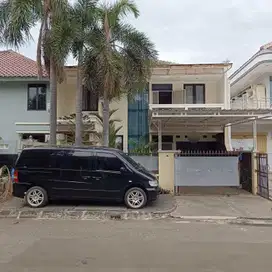 Dijual Rumah Semi Furnished dan Megah di Taman Modern Cakung Jakarta