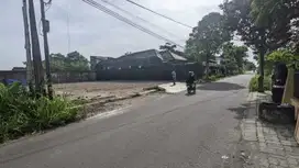 5 MENIT EXIT TOL PURWOMARTANI JOGJA: Tanah Tepi Jalan Luas 190