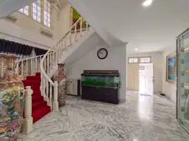 Rumah Mangga Besar: 2 Lantai, LT 372 m2, Jual Cepat, Jln lebar 3 mobil
