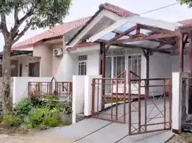 Rumah Komplek Luas 128 Dengan Halaman Belakang di Bambu Apus Pamulang
