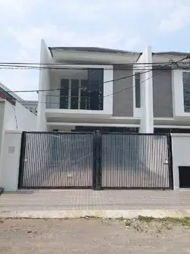 Rumah Baru Gress di Pantai Mentari langsung view Danau (code : DNDGK)