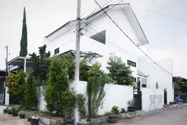 Dijual Rumah Hoek Asri Nyaman Di Cihanjuang  Hadap Barat
