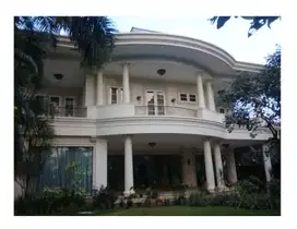 Dijual Rumah Mewah di Lippo Karawaci dengan Arsitektur Klasik & Taman