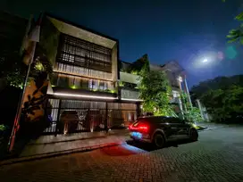 DIJUAL RUMAH DI TRIMARAN PERMAI PIK LT.20X30 ADA SWIMMING POOL & LIFT