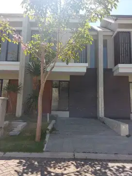 Rumah baru gress disewakan 2 lantai di Citraland