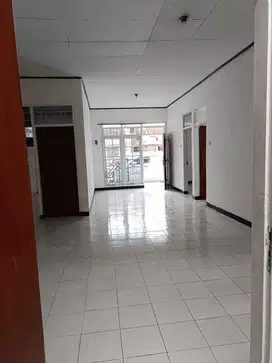 Disewakan rumah di taman Kopo indah 1