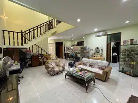 ANA RUMAH LUAS UK 11X20M DI KOMPLEK THI JELAMBAR