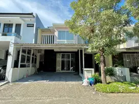 Rumah Sewa 2 Lantai Royal Residence Wiyunga