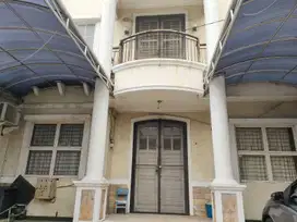 HADAP TIMUR .rumah dijual di Taman Semanan Indah, luas 180 meter2