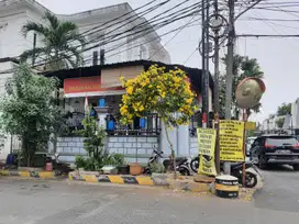 Dijual rumah berikut kos2an strategis untuk usaha - Kelapa Gading