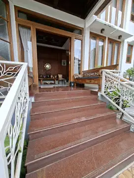 DIJUAL Rumah Split Level + Pool di Sektor 9  Jl. Titihan  9 Bi