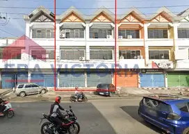 Ruko Luas Lokasi Strategis Poros Jalan Cocok untuk Segala Usaha