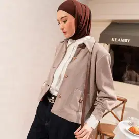 Lona blazer wearing klamby