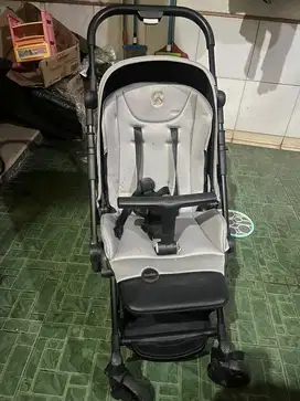 Stroler bayi merek cocolatte warna abu abu