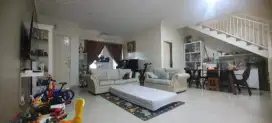 Rumah Cantik 2 lantai di Huk dekat Tol
