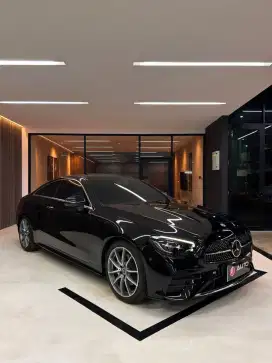 MERCEDES BENZ E200 COUPE AMG KM 800 2023 LIKE NEW