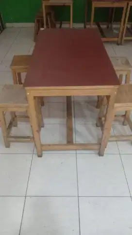Meja kursi satu set