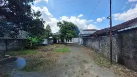 Disewakan rumah induk cocok buat kantor dan hunian parkir luas