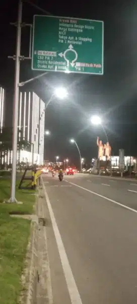 Menyediakan jasa bersih bersih