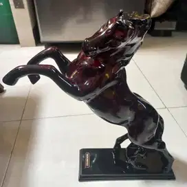 Patung Kuda Berdiri Elegan 30 cm Finishing Mengkilap