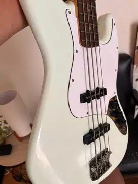 bass Squier Affinity Jazz Bass