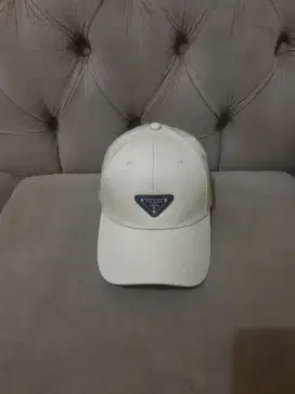 Mulus .authentic topi prada