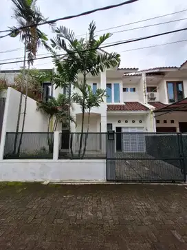 PRIME AREA TOWNHOUSE DEKAT GANDARIA CITY & PONDOK INDAH