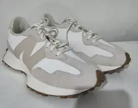 New Balance 327