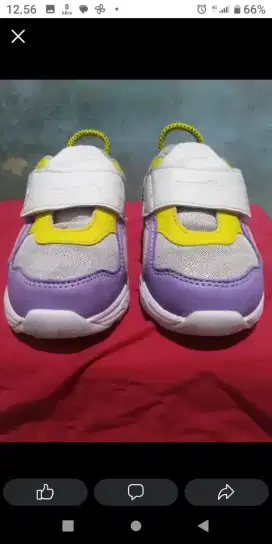 Sepatu lampu anak