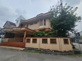 DIJUAL CEPAT, RUMAH HOOK KEMBANGAN BARU. 5 MENIT DARI PURI INDAH MALL