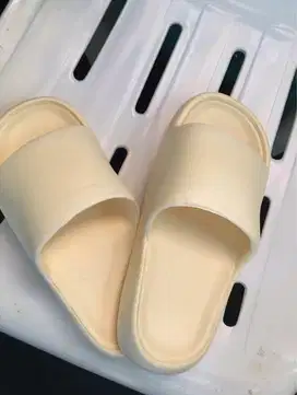 Sendal karet masih baru ukuran 36-37