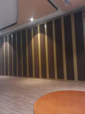 Pintu penyekat ruangan