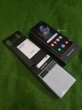 Samsung Z flip 4 8/128 SEIN