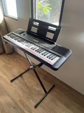 For sale like new keyboard yamaha PSR - E283 lengkap dus buku murah