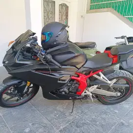 Di jual santai motor CBR rr 250cc